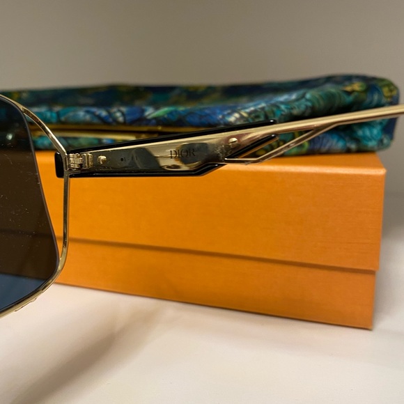 Christian Dior Sunglasses - Picture 2 of 5